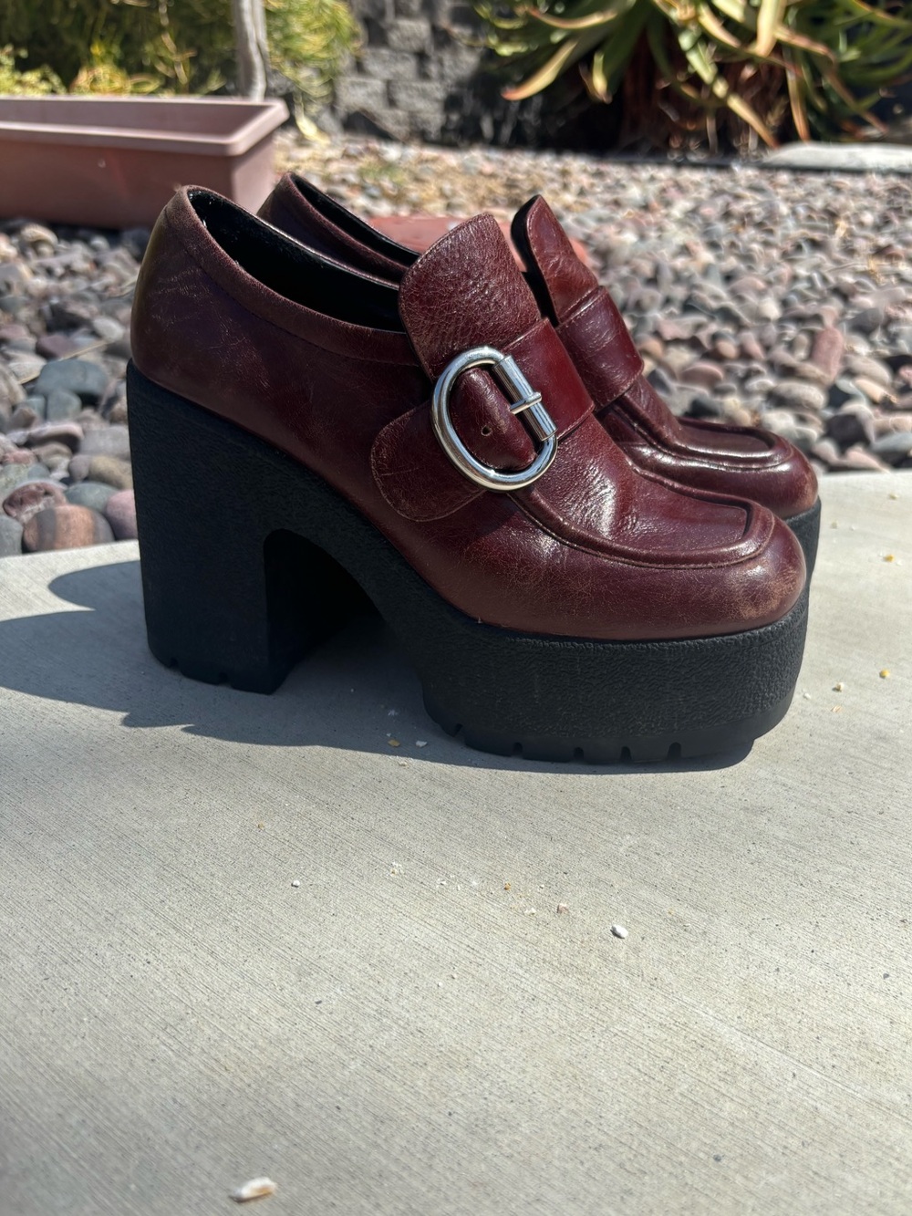 Platforms - Picture 2 of 12